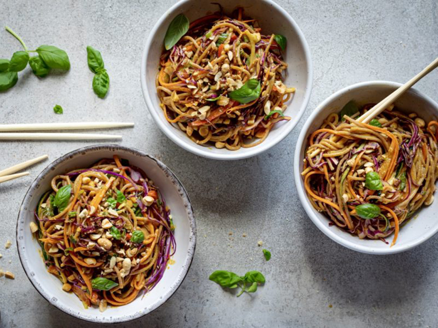 Nouilles Teriyaki aux légumes et arachides